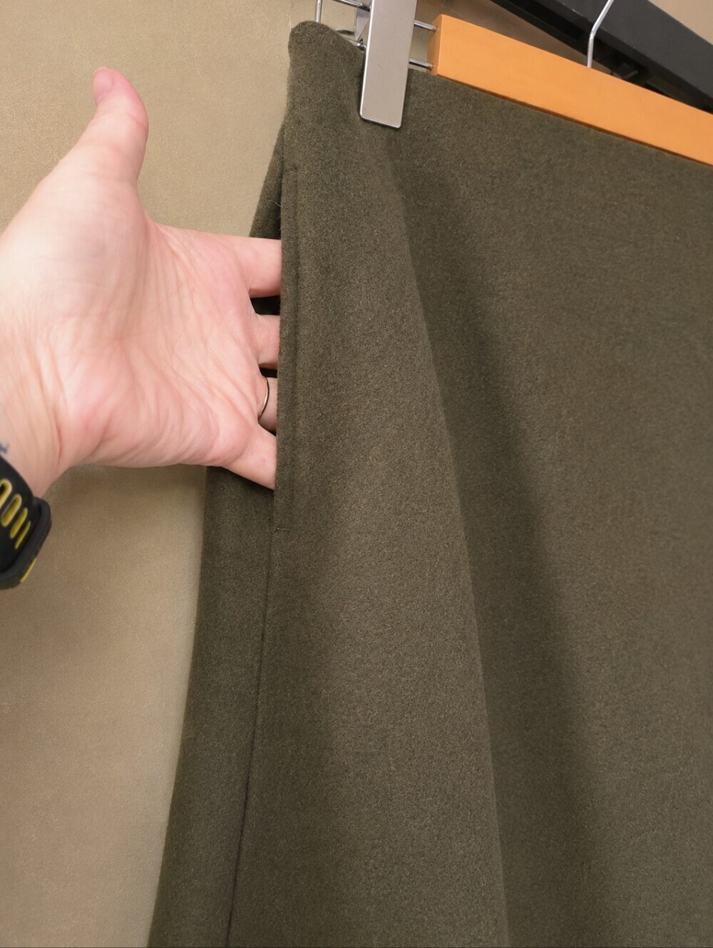 Uniqlo | Classic Olive Green A-Line Women's Skirt, Size XS - Picture 4 of 8